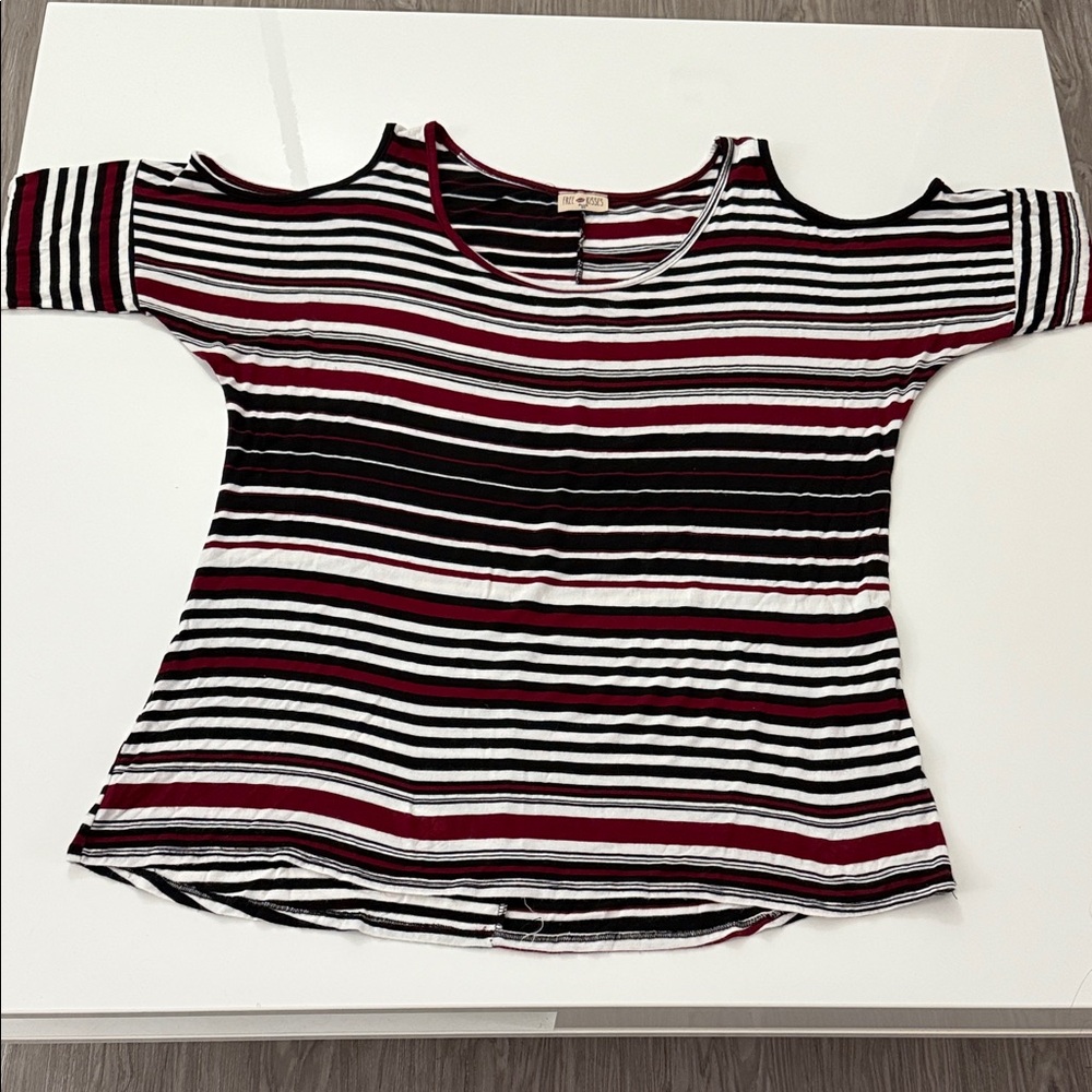 Free Kisses Black and Red Striped Cold Shoulder Tee rayón 95% Size Plus 3X